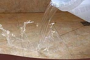 武胜漏水维修 免砸砖防水材料该如何施工